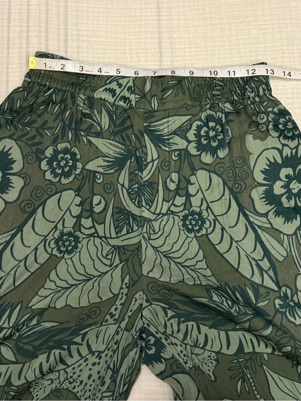 Farm Rio x Anthropologie Satin Green Floral Jungle Print Pants Size Small - Picture 5 of 10